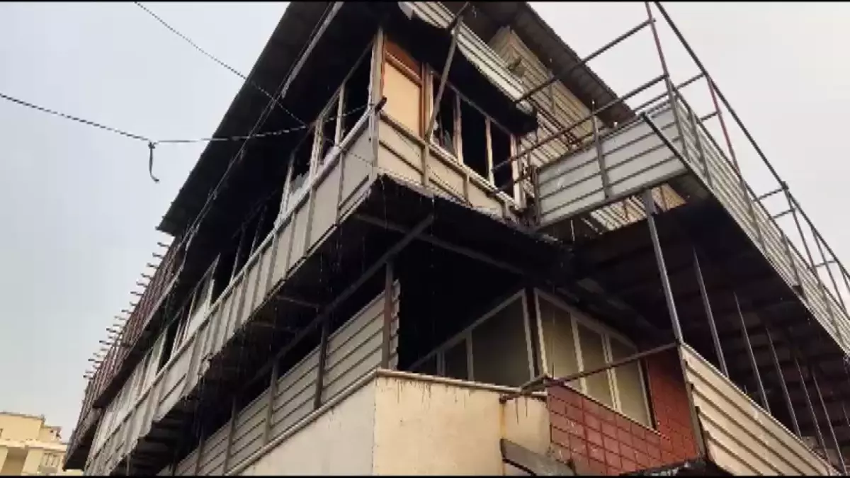 Ümraniye\'de Kereste Atölyesinde Yangın