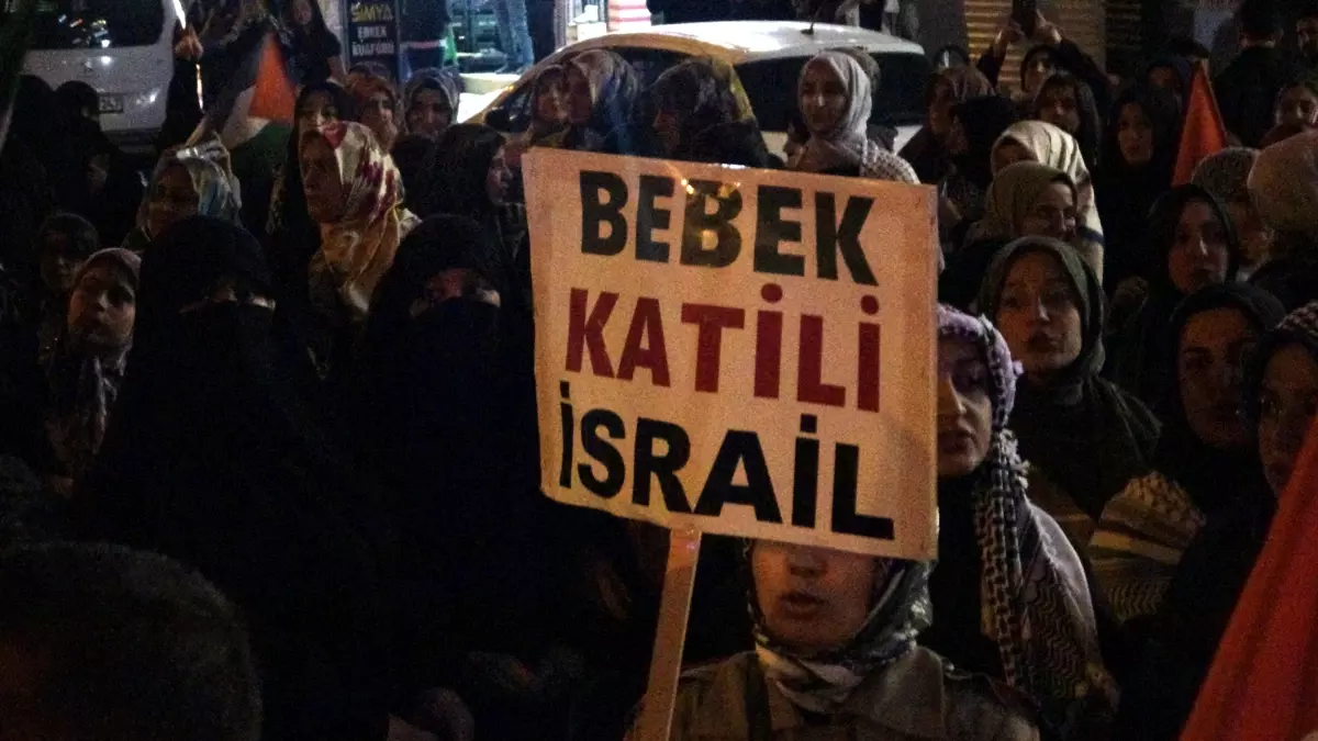 Erciş\'te Gazze\'ye Destek Yürüyüşü Düzenlendi