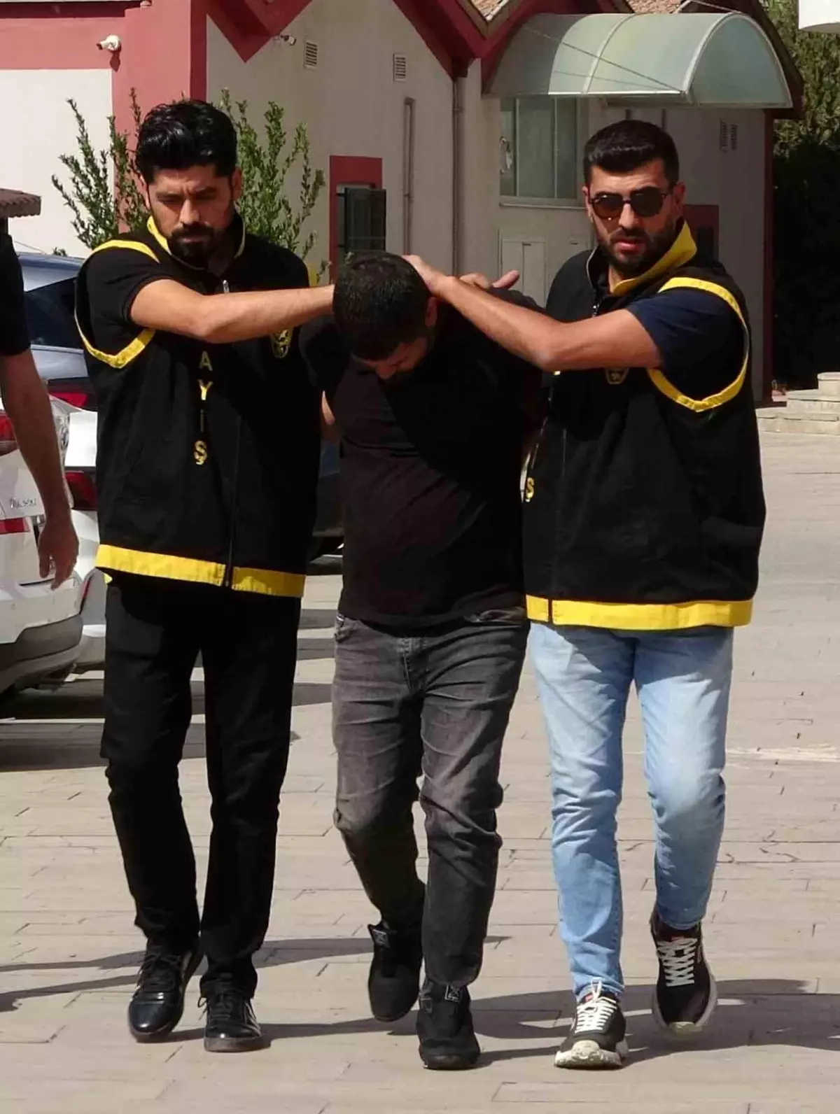 Adana\'da Bıçaklı Kavga: Eski Sevgili Hayatını Kaybetti