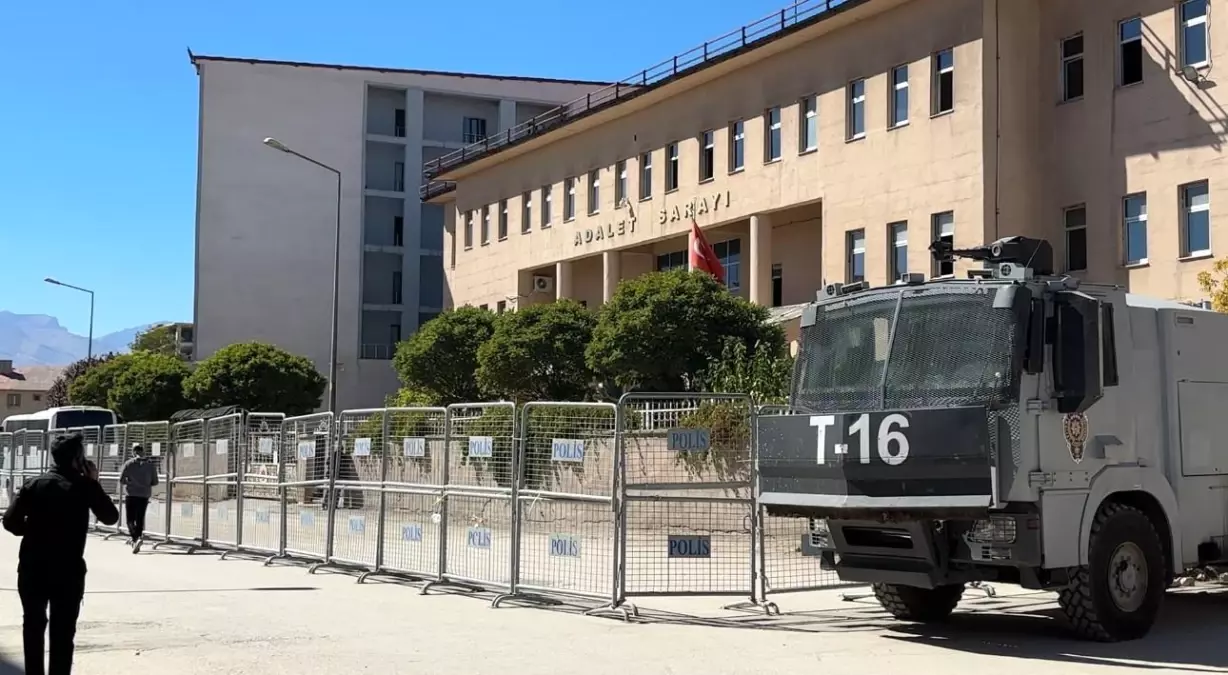 Yüksekova\'da Bıçaklı Saldırı: 5 Tutuklama