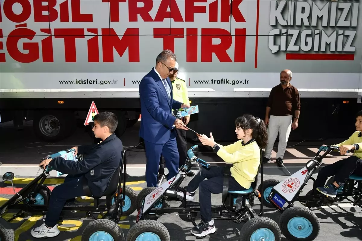 Ardahan\'da Çocuklara Trafik Eğitimi