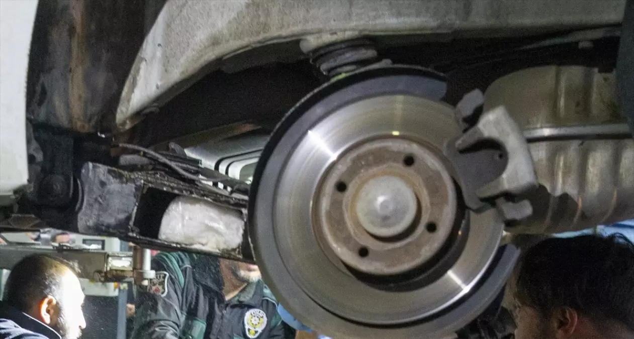 Bolu\'da Otomobilde 7 Kilo Uyuşturucu Ele Geçirildi