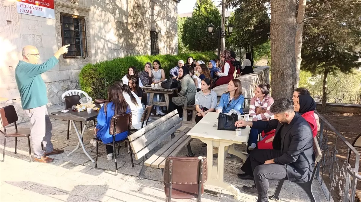 Yeni Öğrenciler Çemişgezek\'in Tarihini Keşfetti