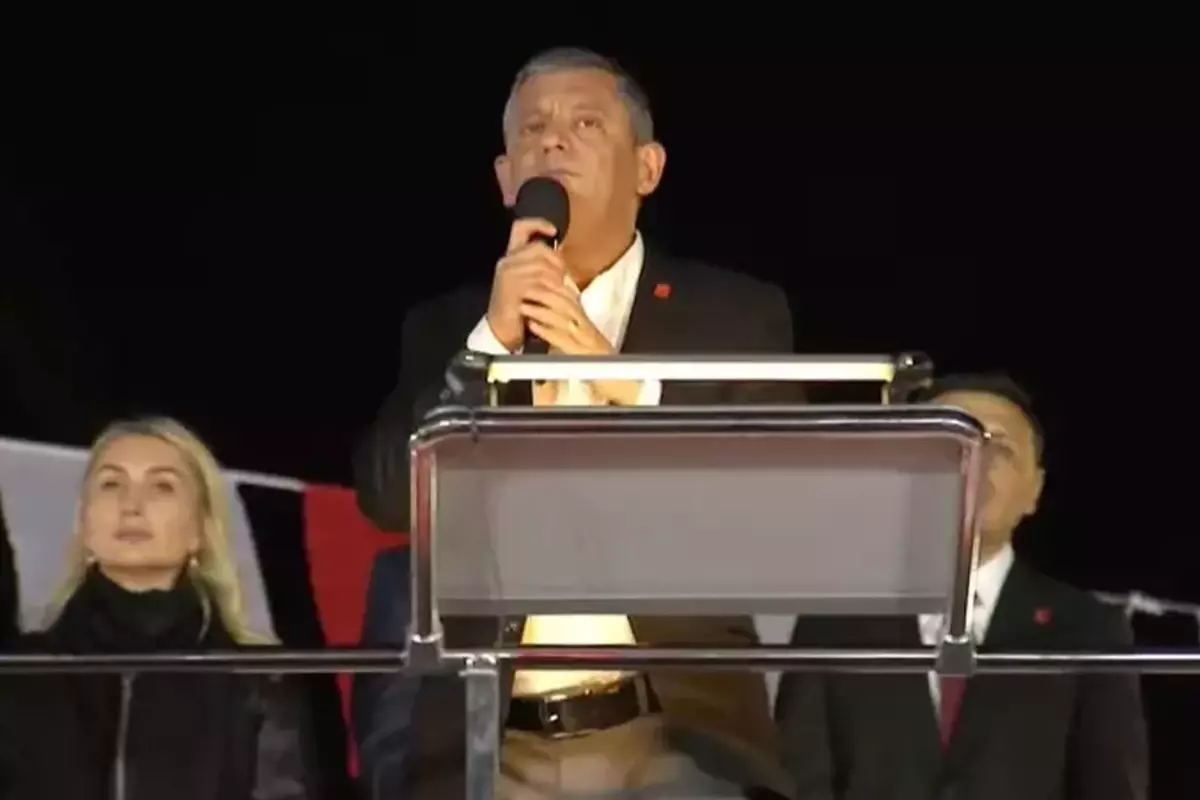 CHP lideri Özgür Özel, EspressoLab\'i boykot listesinden çıkardıklarını duyurdu