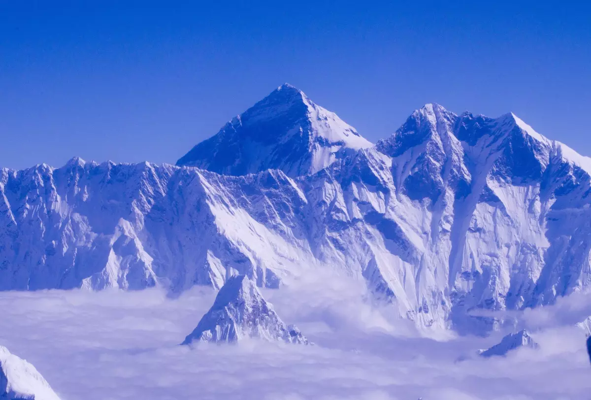 Everest\'te Fırtına: 200 Dağcı Tahliye Edildi