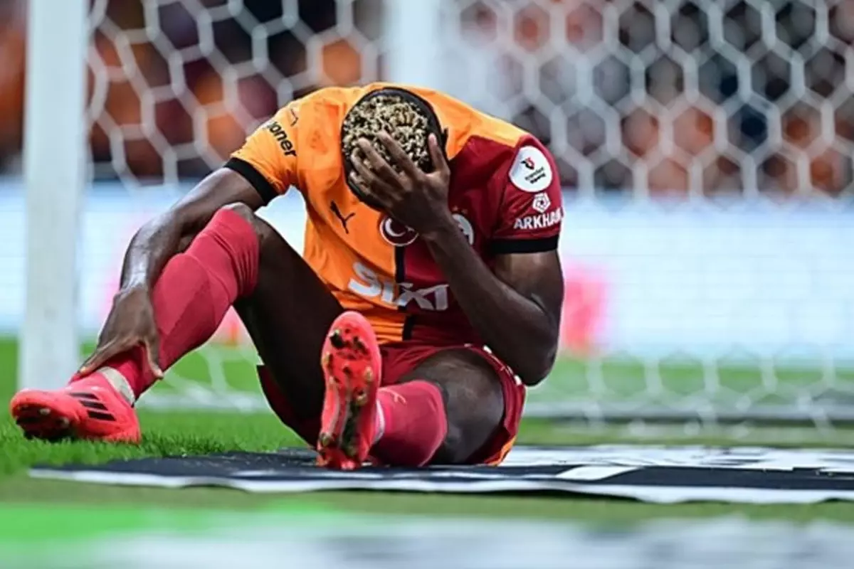 Galatasaray taraftarının yüreğini ağzına getiren Osimhen fotoğrafı