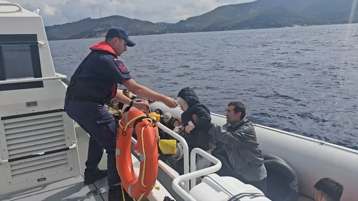 Ege Denizi\'nde 148 Düzensiz Göçmen Kurtarıldı