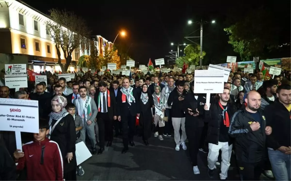 [Resim: konya-da-75-bin-kisi-katil-israil-in-gaz...30_amp.jpg]