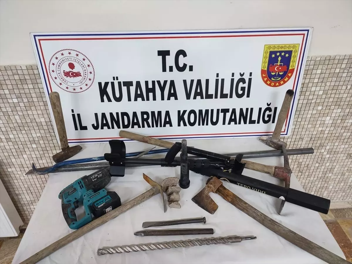 Emet\'te Kaçak Kazı Operasyonu: 9 Gözaltı