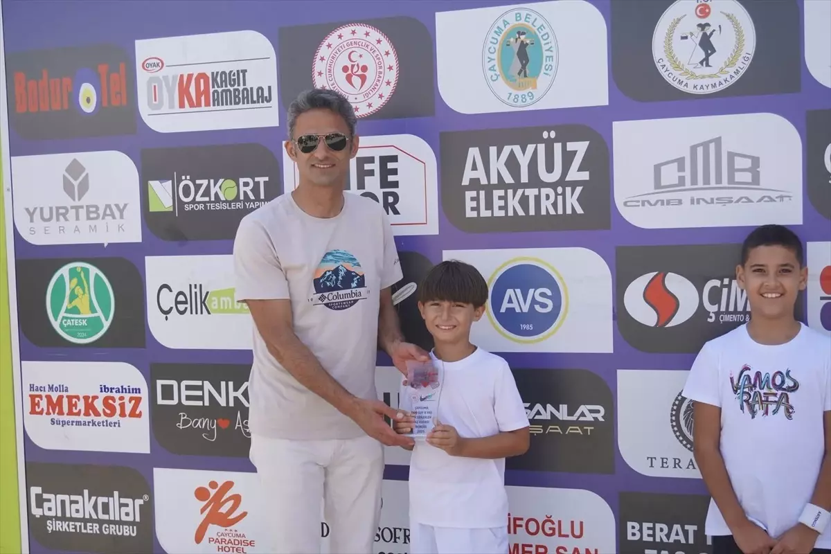 Çaycuma\'ya 7 Tenis Kordu