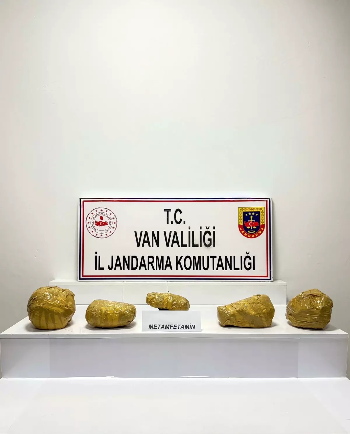 VAN\'da Jandarma Operasyonu: 21 Kilo Metamfetamin Ele Geçirildi