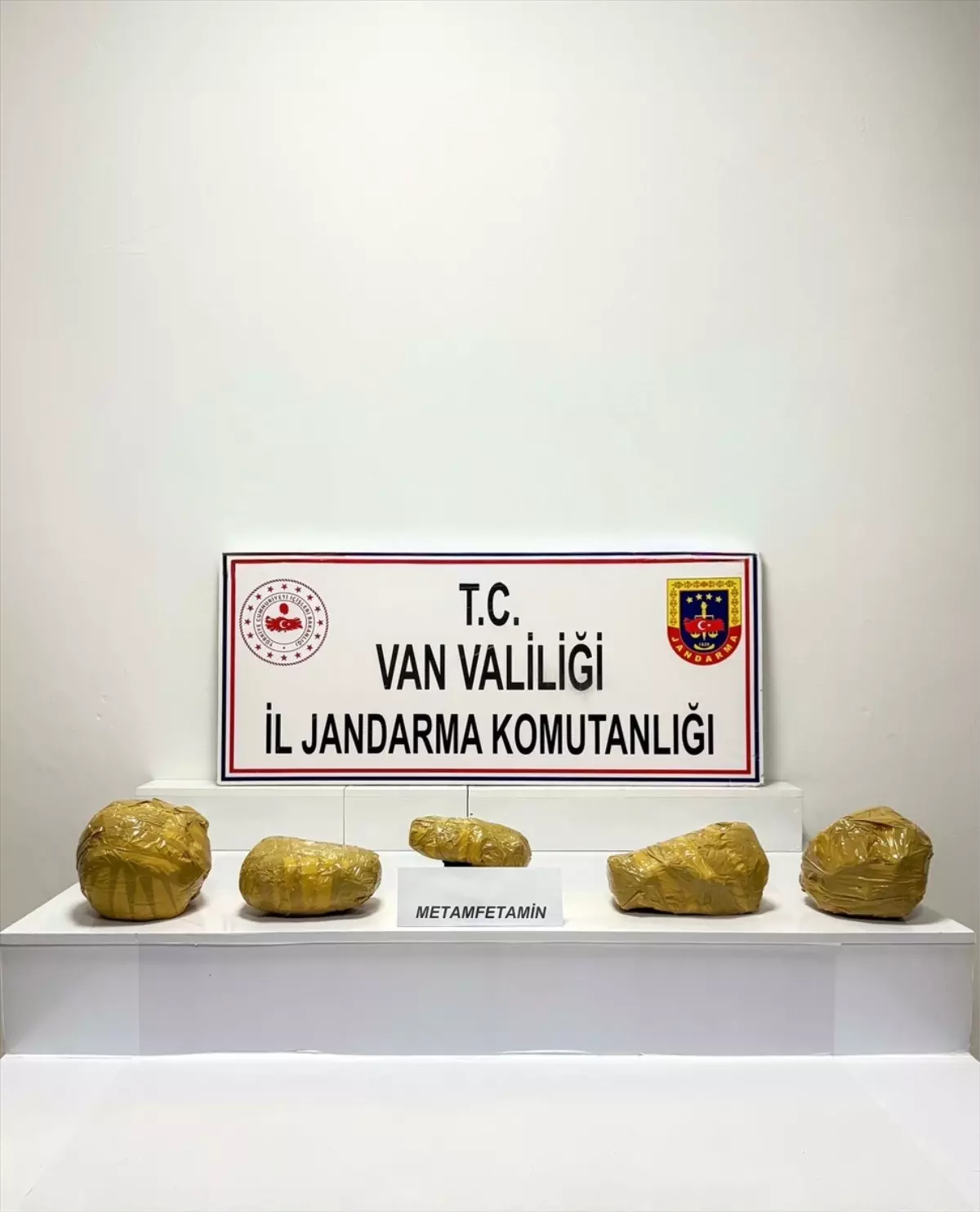 Başkale\'de 21 Kilogram Uyuşturucu Ele Geçirildi