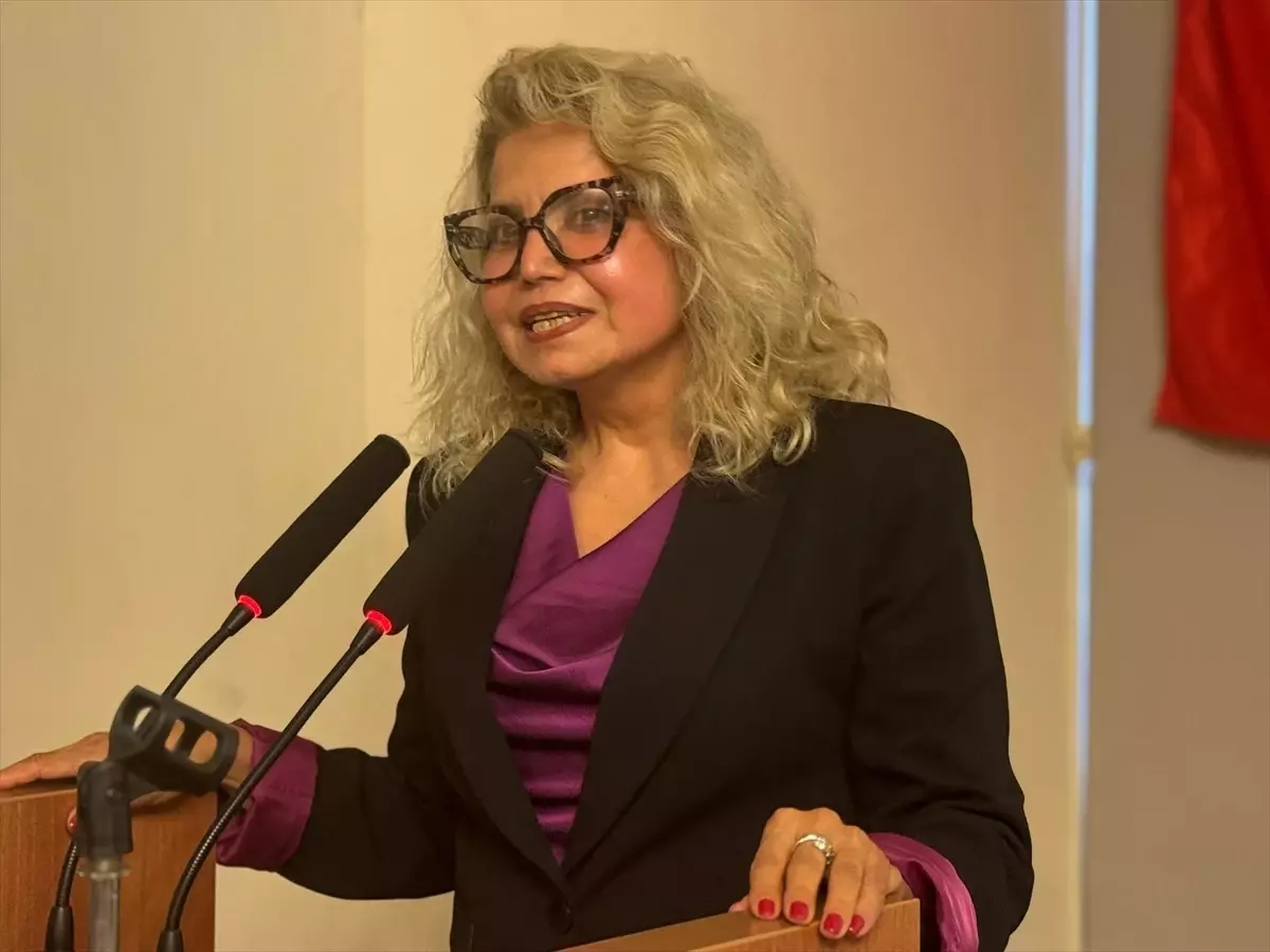 Latife Oruç\'tan Yeni Eser: Sırlı Hamleler