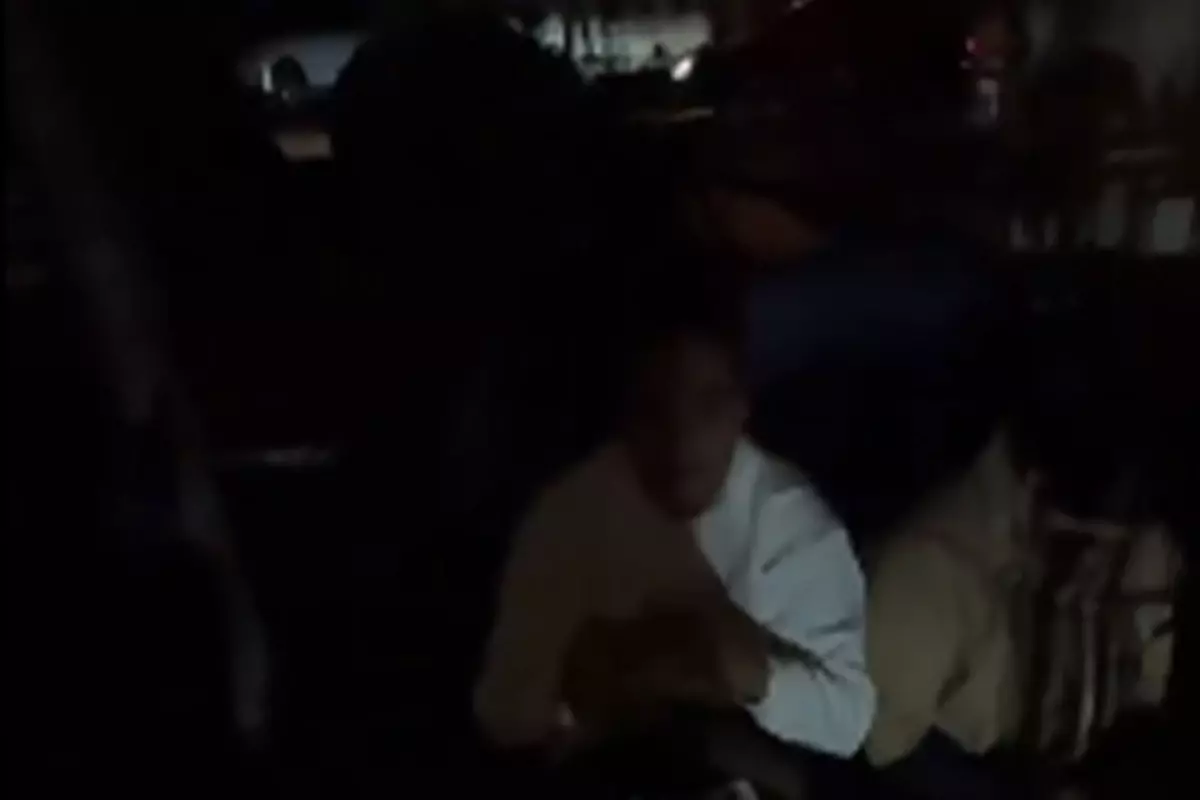 Ne soğuk havaya ne de yağmura aldırdılar, hediye çanta için günler öncesinden kamp kurdular