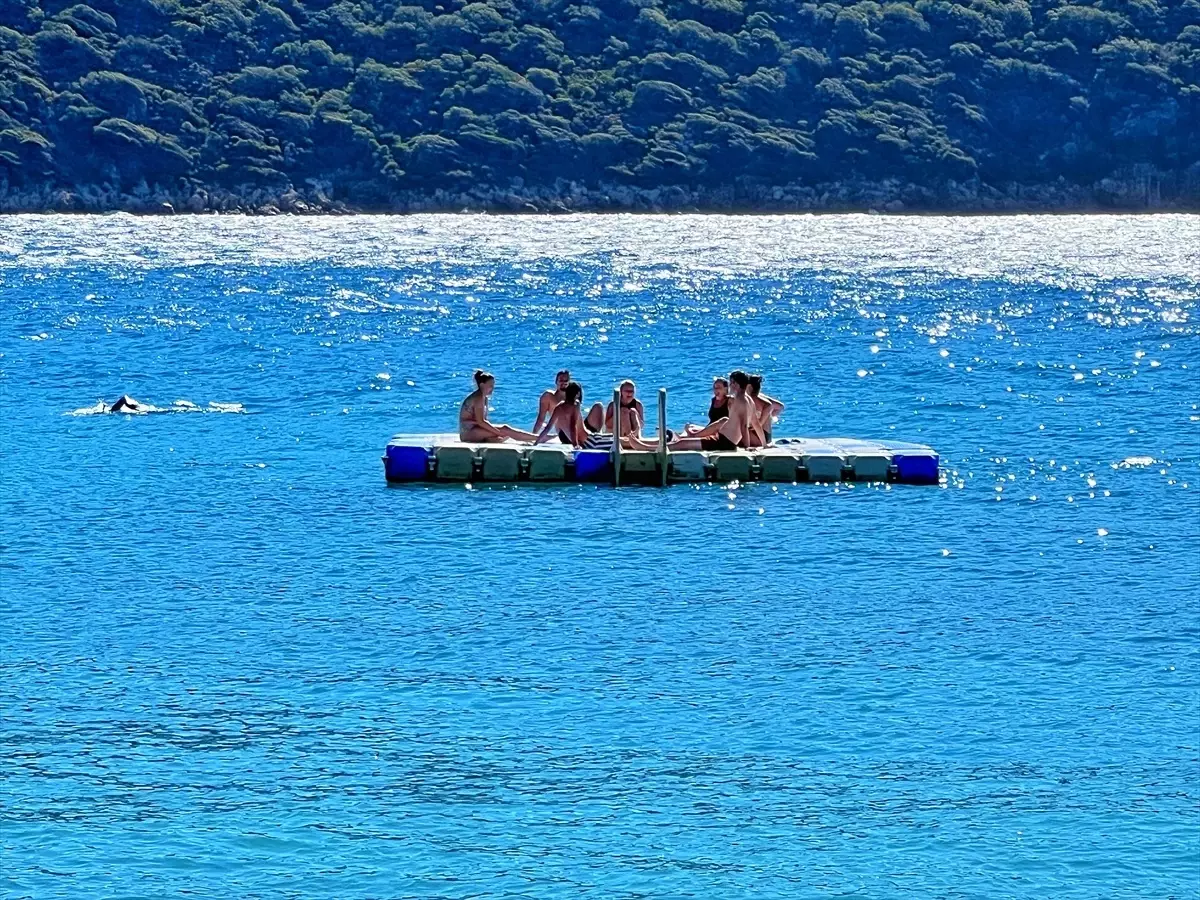 Kaş\'ta Güneşli Hava Turistleri Çekti