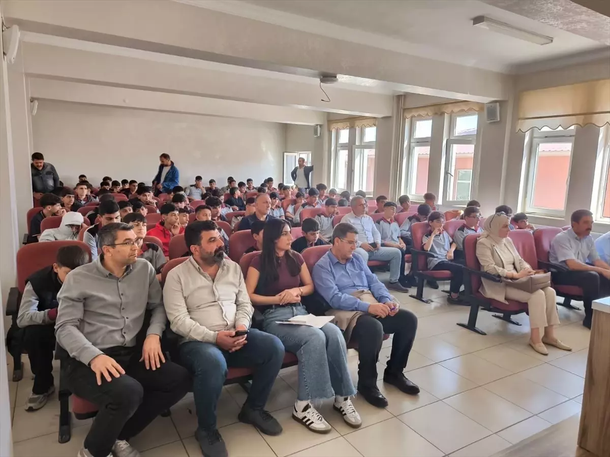 Bingöl\'de Mezun İş İnsanları, Öğrencilerle Buluştu