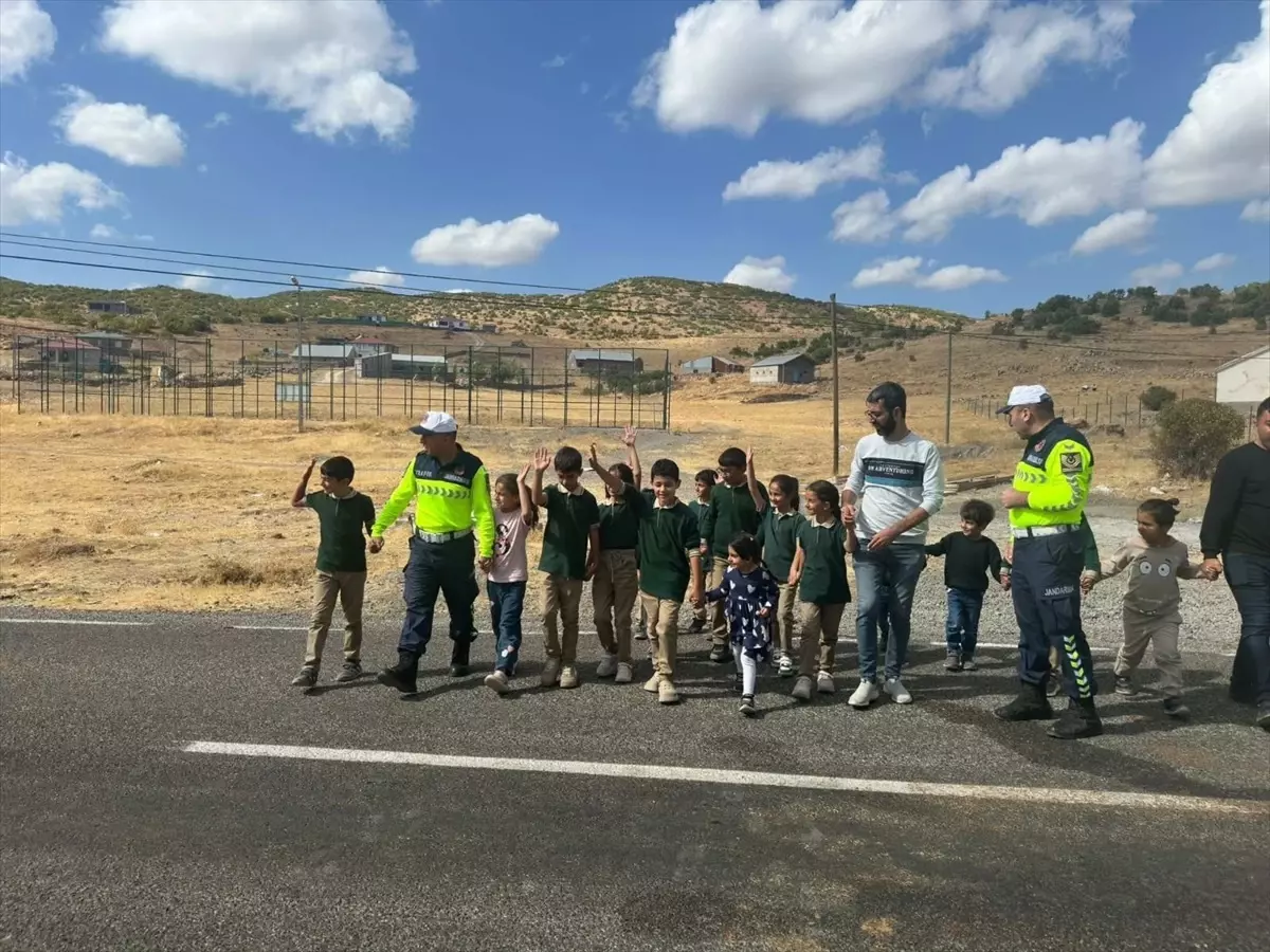 Jandarma\'dan Öğrencilere Trafik Eğitimi