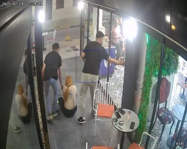 Cam kapı değil Bubi tuzağı! Projesini çizen kişi bile daha önce kafasını çarpmış