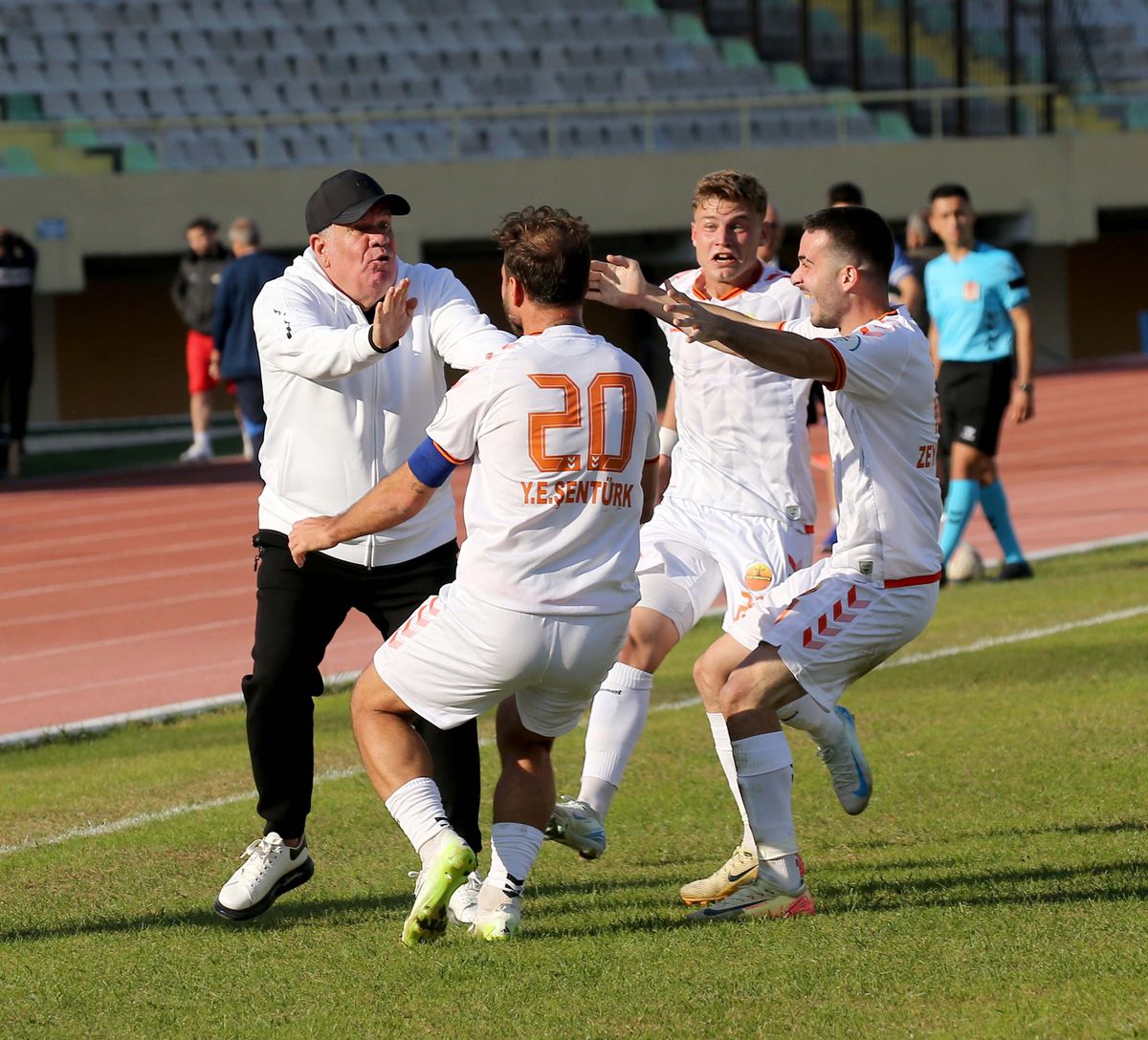 Levent Eriş, İzmir Çoruhlu FK\'nın Yeni Teknik Direktörü