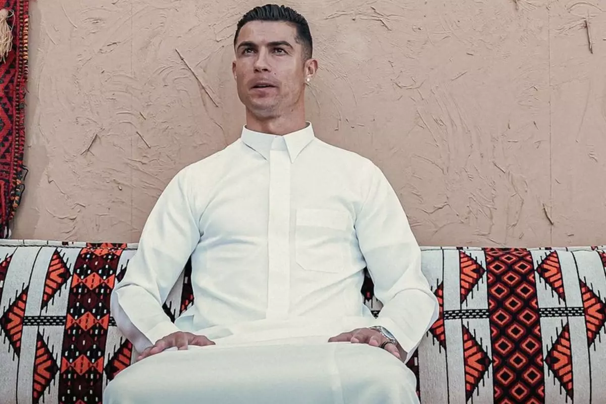 Cristiano Ronaldo, futbol tarihinin ilk milyarderi oldu