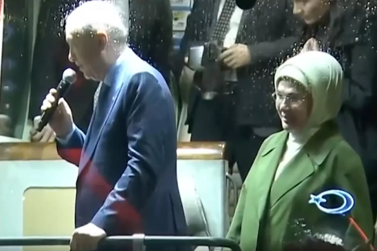 Cumhurbaşkanı Erdoğan\'ın kendisine "Reis" diye seslenen vatandaşa verdiği yanıt bomba