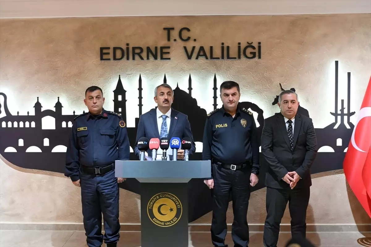 Edirne\'de 573 Göçmen Kaçakçısı Yakalandı