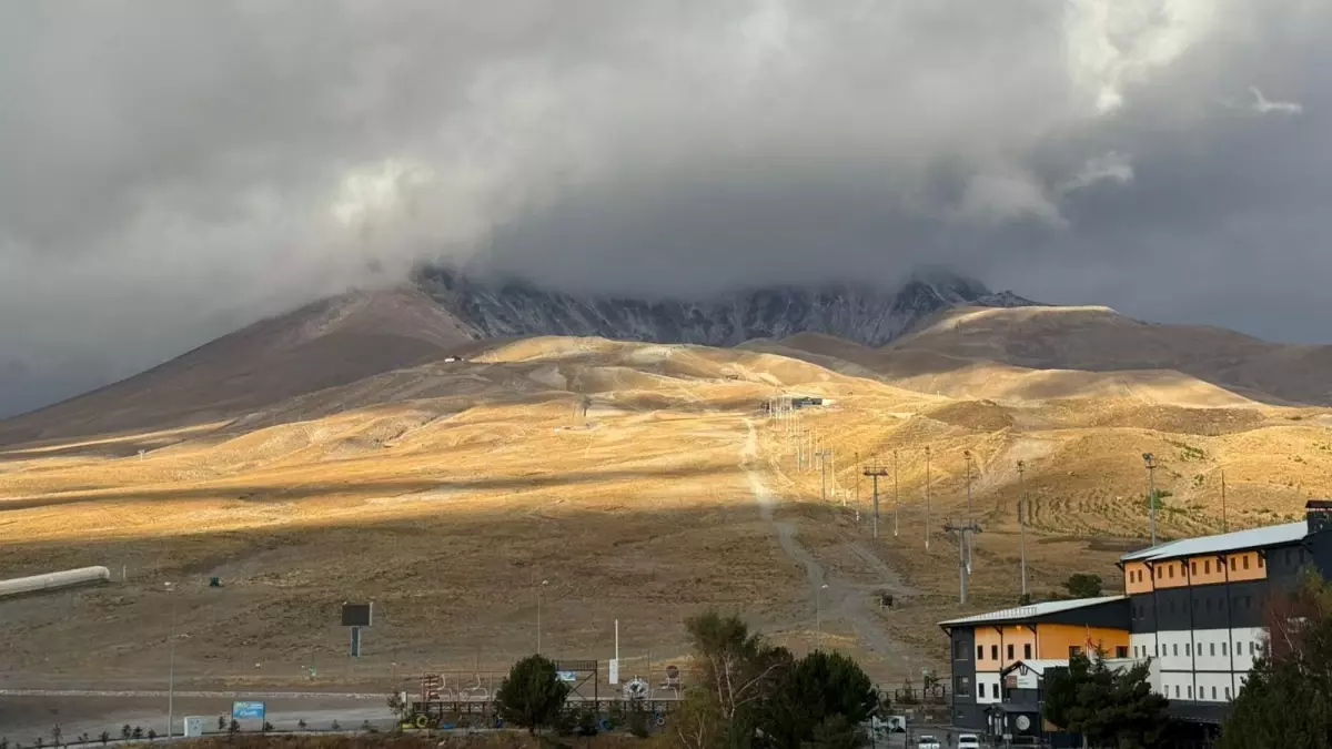 Erciyes Dağı\'na İlk Kar Düştü