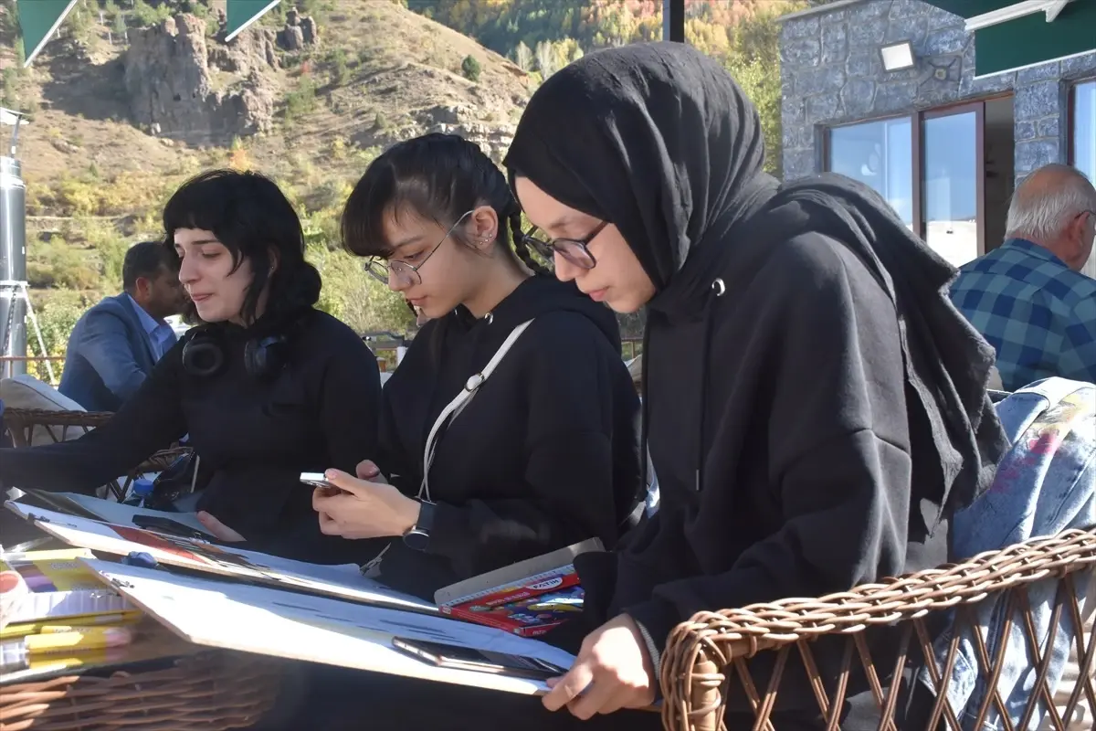 Öğrenciler Tarihi Yapıları Resmetti