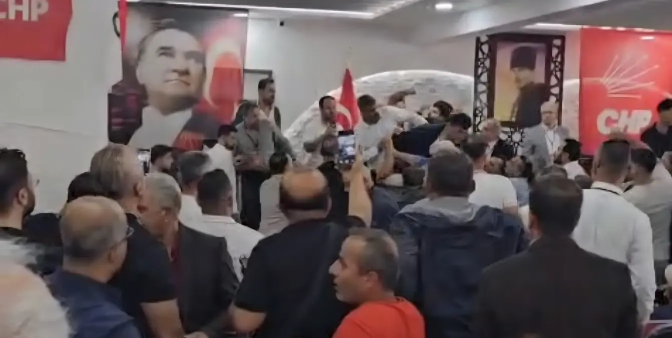 CHP Kongresinde Kavga