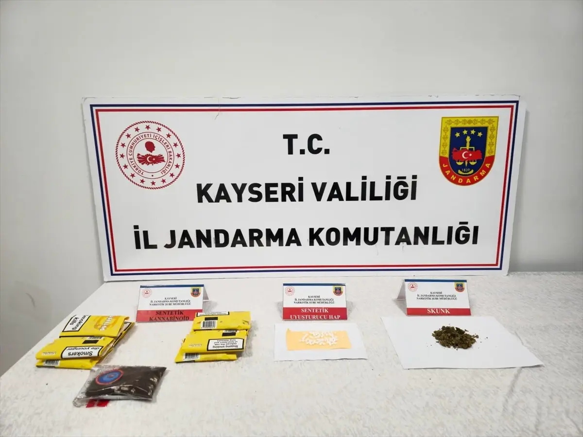 Kayseri\'de Uyuşturucu Operasyonu: 3 Gözaltı