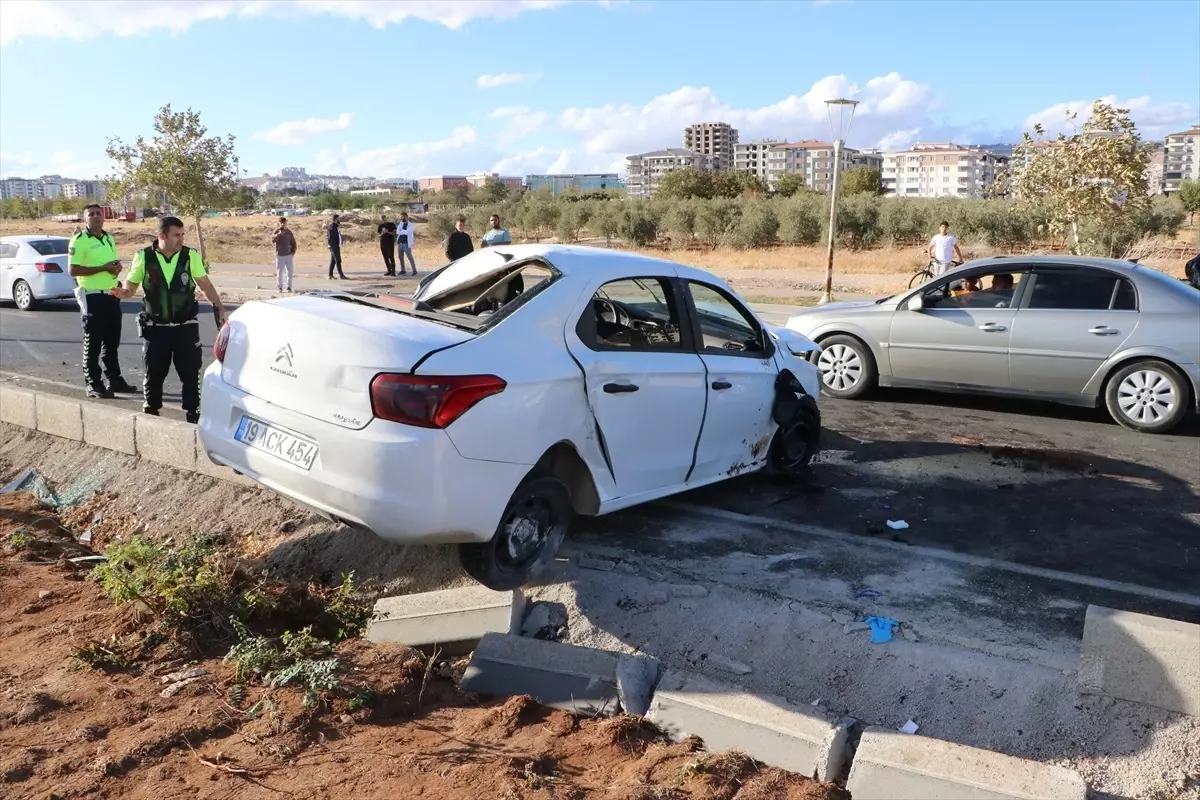Kilis\'te Trafik Kazası: 2 Yaralı