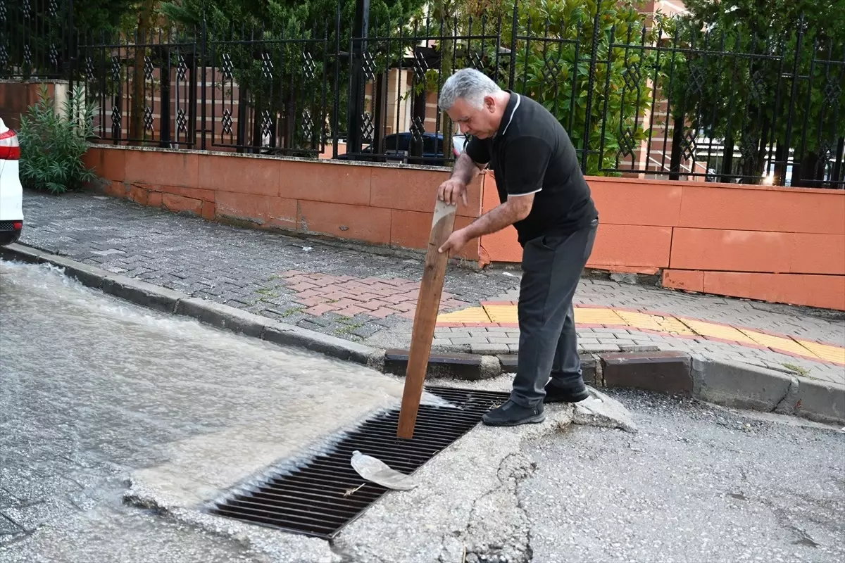 Kadirli\'de Sağanak Yağış Hayatı Olumsuz Etkiledi