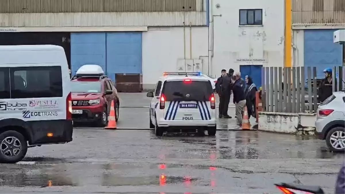 Tuzla\'da Gemi Yan Yattı, 1 İşçi Hayatını Kaybetti