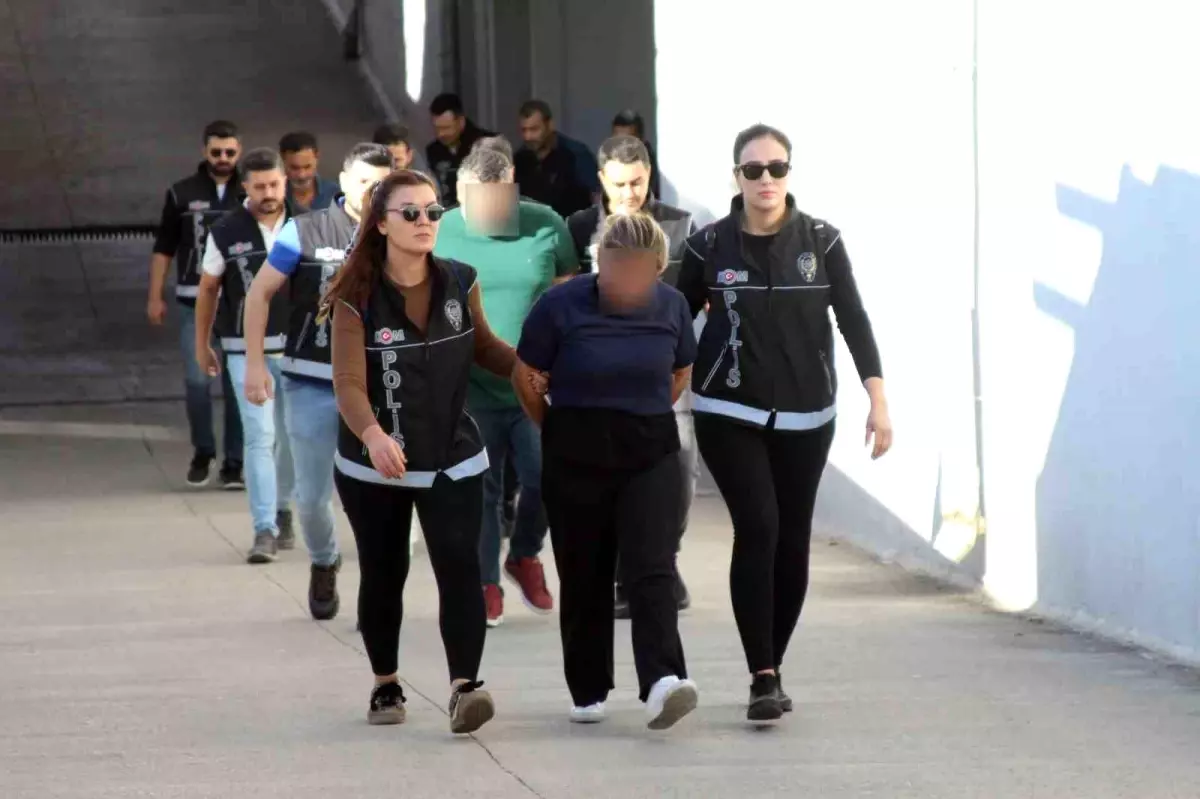 Adana\'da Dolandırıcılık Şebekesine Operasyon