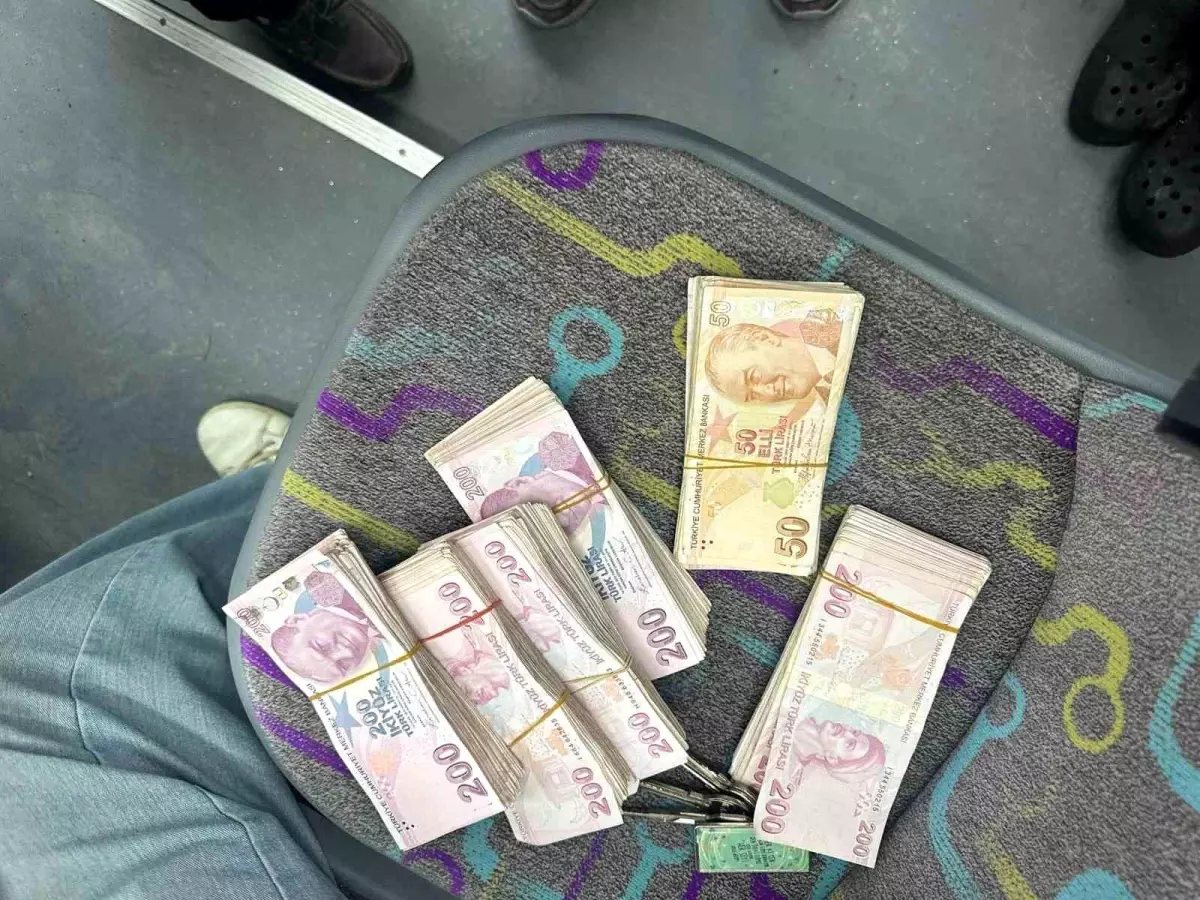 İskenderun\'da Dürüst Halk Otobüsü Şoföründen Örnek Davranış