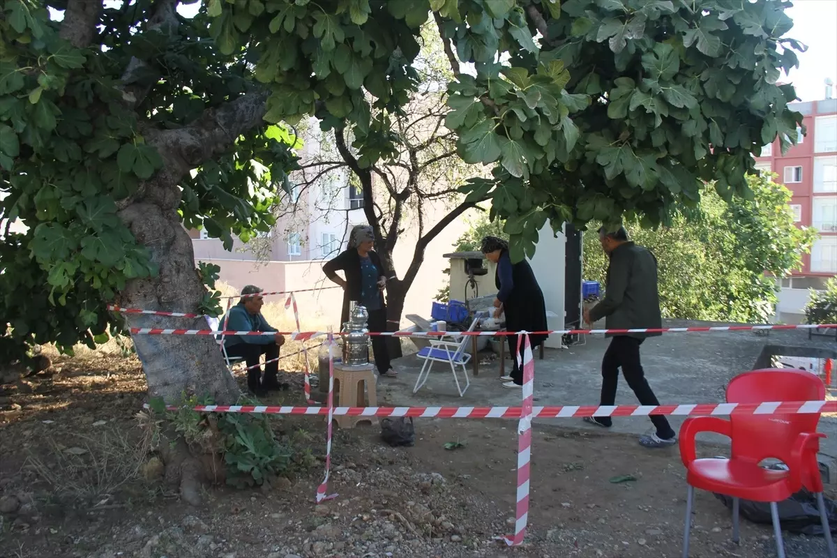 Serik\'te İnşaat Kazısında Göçük: Aileler Tahliye Edildi