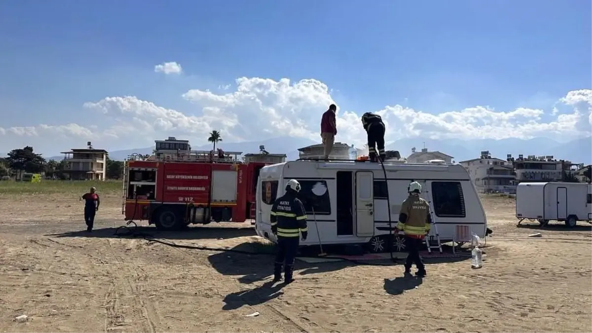 Hatay\'da Park Halindeki Karavanda Yangın Çıktı