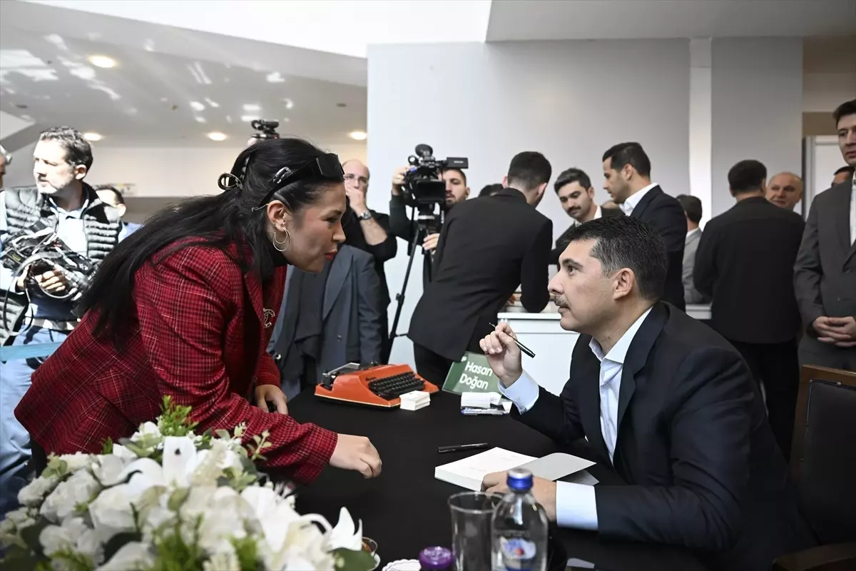 Hasan Doğan, 22. Ankara Kitap Fuarı\'nda