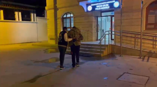 Durakta bekleyen genç kızı taciz etti: Çok güzelsin, gel bırakayım Durakta bekleyen genç kızı taciz etti: Çok güzelsin, gel bırakayım