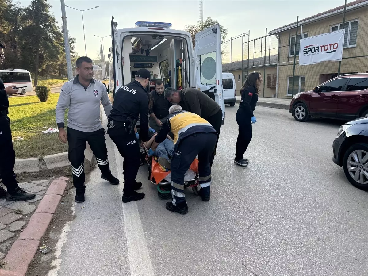 Edirne\'de Hafif Ticari Araç Kadına Çarptı