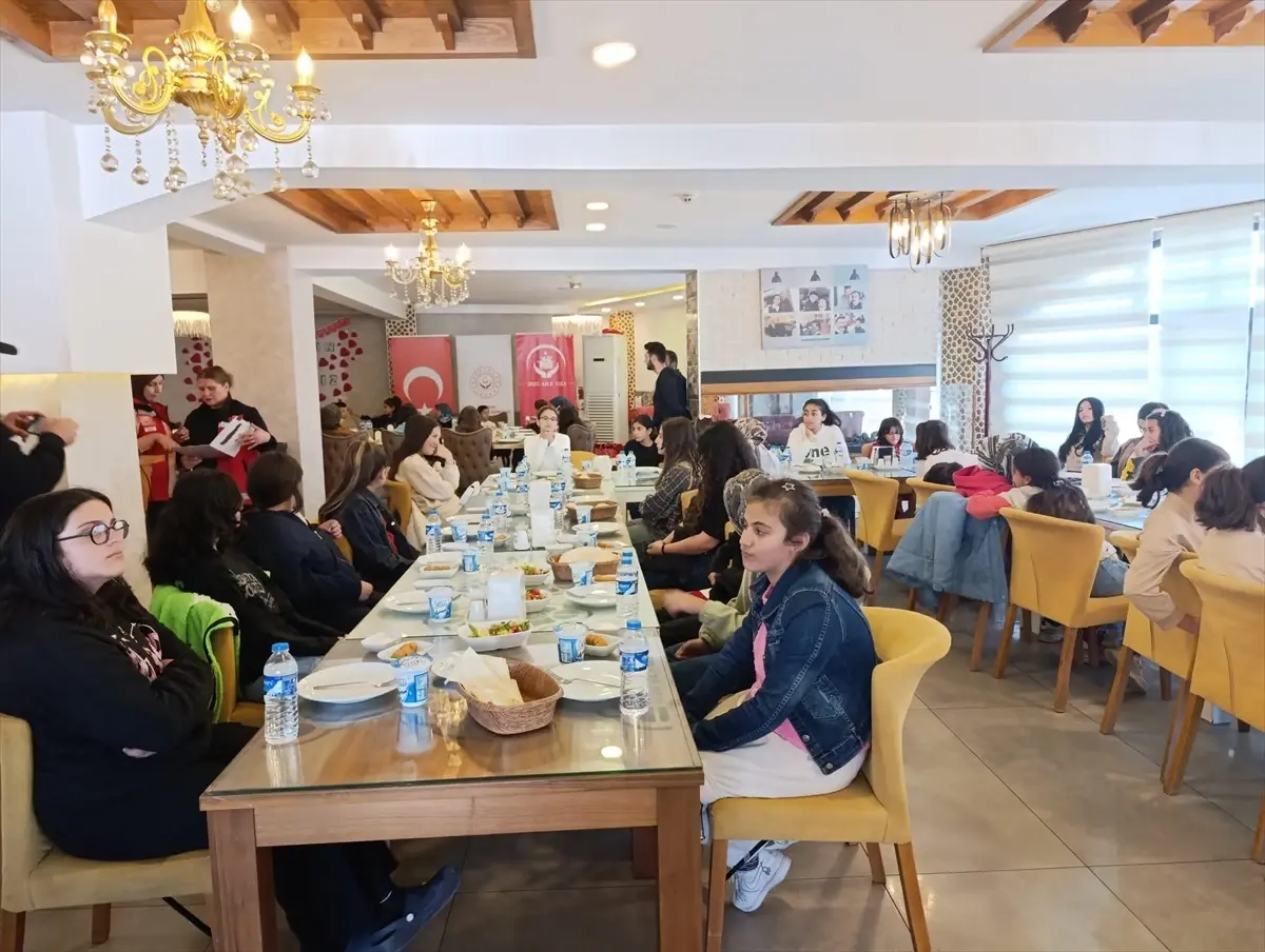 Erzurum\'da Kız Çocuklarına Özel İkram