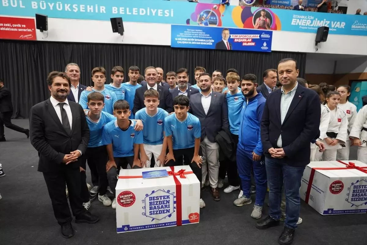 İBB, 200 Binden Fazla Spor Malzemesi Dağıtacak