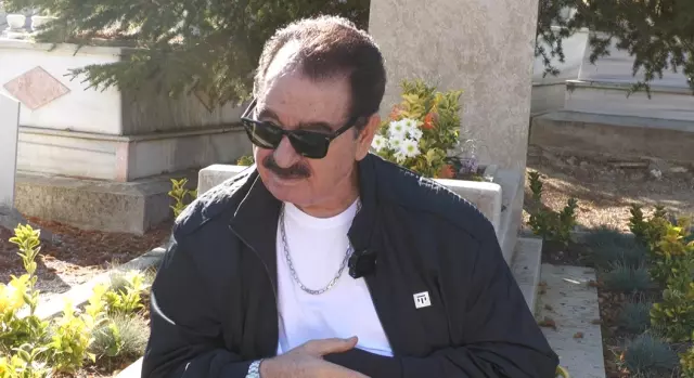İbrahim Tatlıses, Neşet Ertaş'ın Vefatında Mezarı Başında Saygı Durdurdu