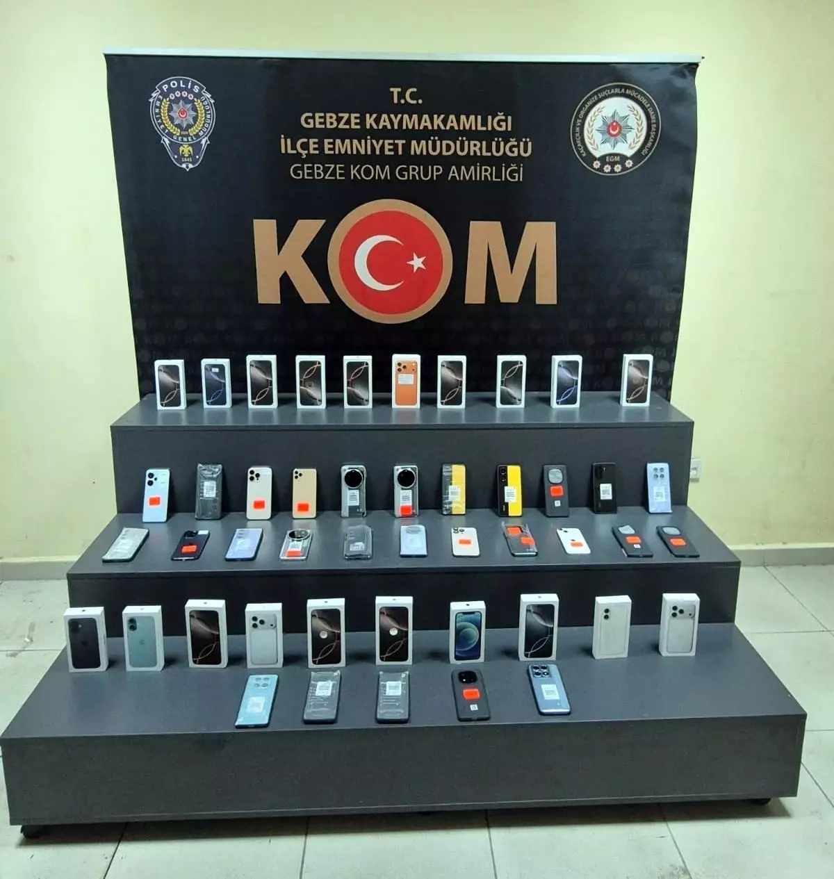 Dilovası\'nda 3 Milyon TL\'lik Kaçak Telefon Operasyonu