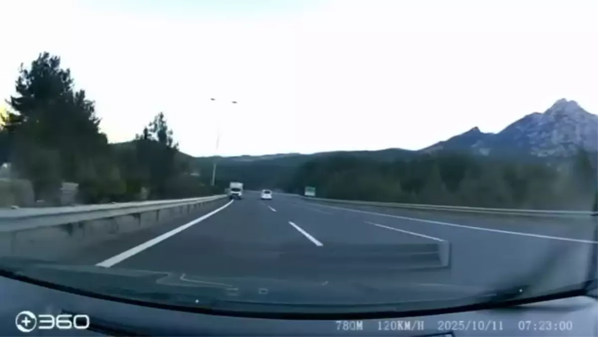 Ters Yolda Giden Kamyonet Kamerada