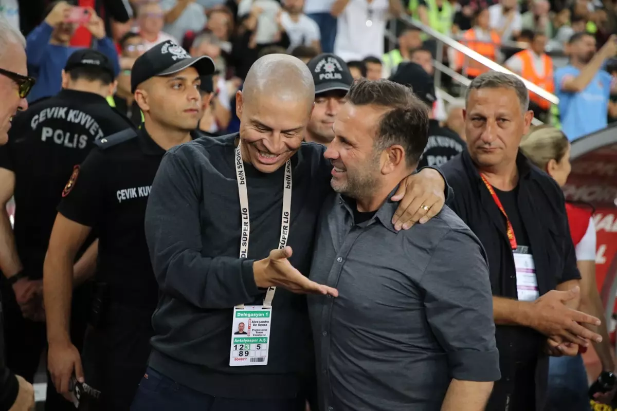Özellikle istiyor! Okan Buruk\'un hedefinde Alex\'in eski öğrencisi var