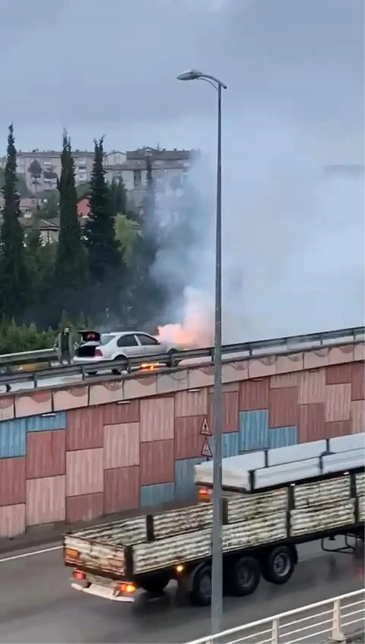 Karabük\'te Otomobil Yangını Üzerine Müdahale