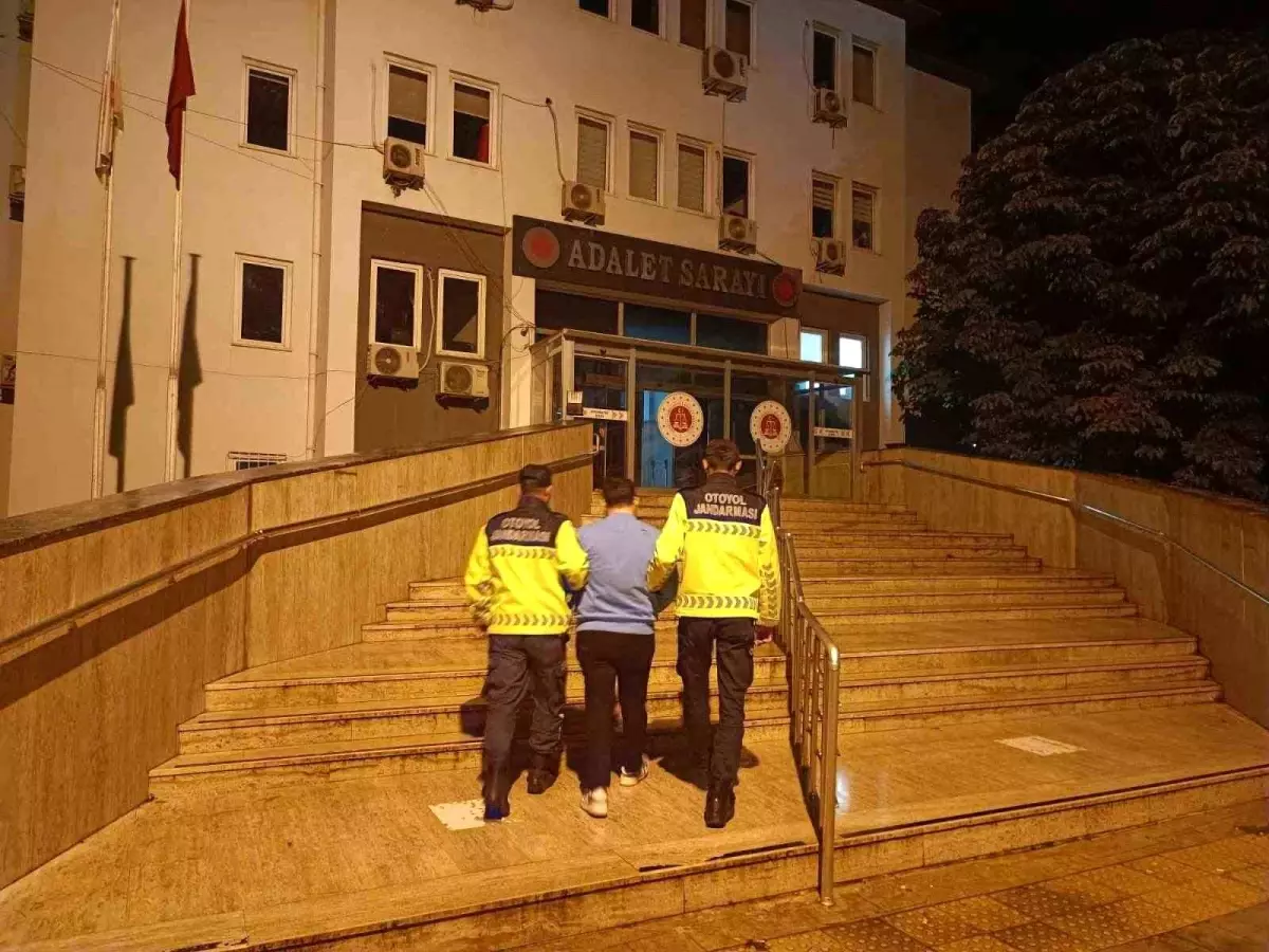 Kocaeli\'de Tehlikeli Sürüş Yapan Maganda Tutuklandı