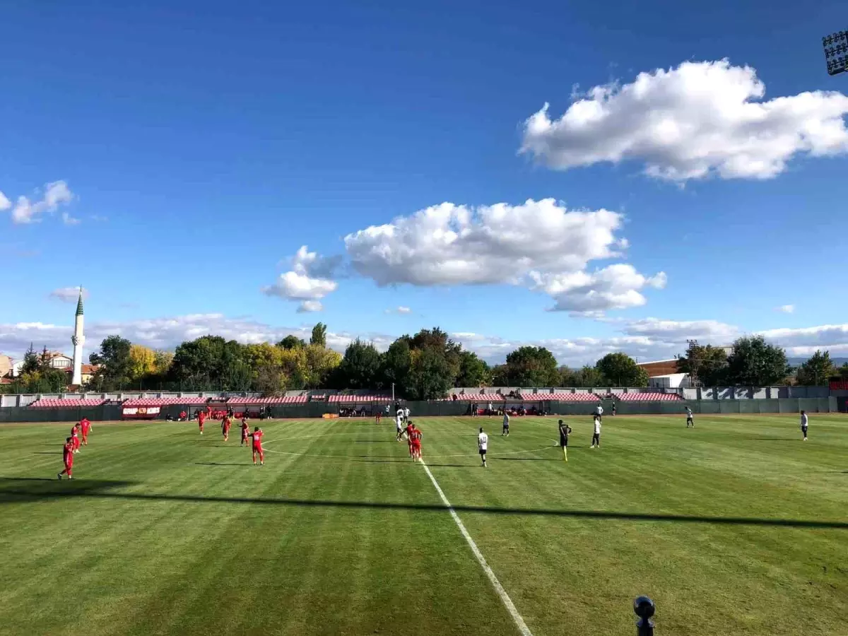 Amatör Lig\'de Nefes Kesen Açılış: TKİ Tavşanlı Linyitspor 2-2 Gemlikspor