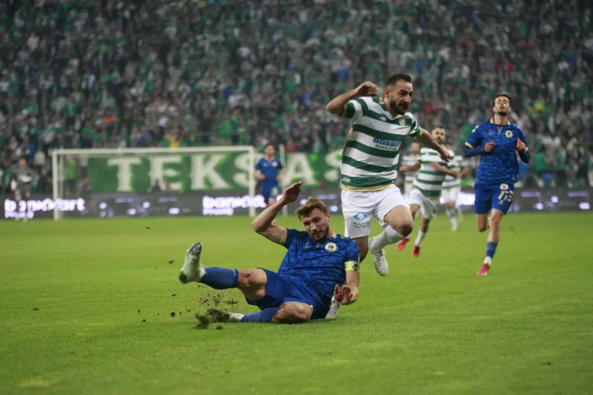 Bursaspor, Menemen FK\'yı 3-0 yenerek galip geldi